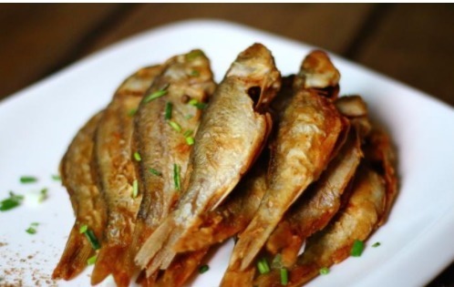 外酥里嫩的干炸小鱼,男人最爱的下酒菜