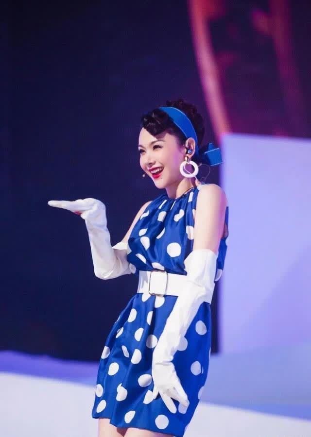 班主任 寒门贵子郭晓冬的成名史,以及他悲情的婚恋观