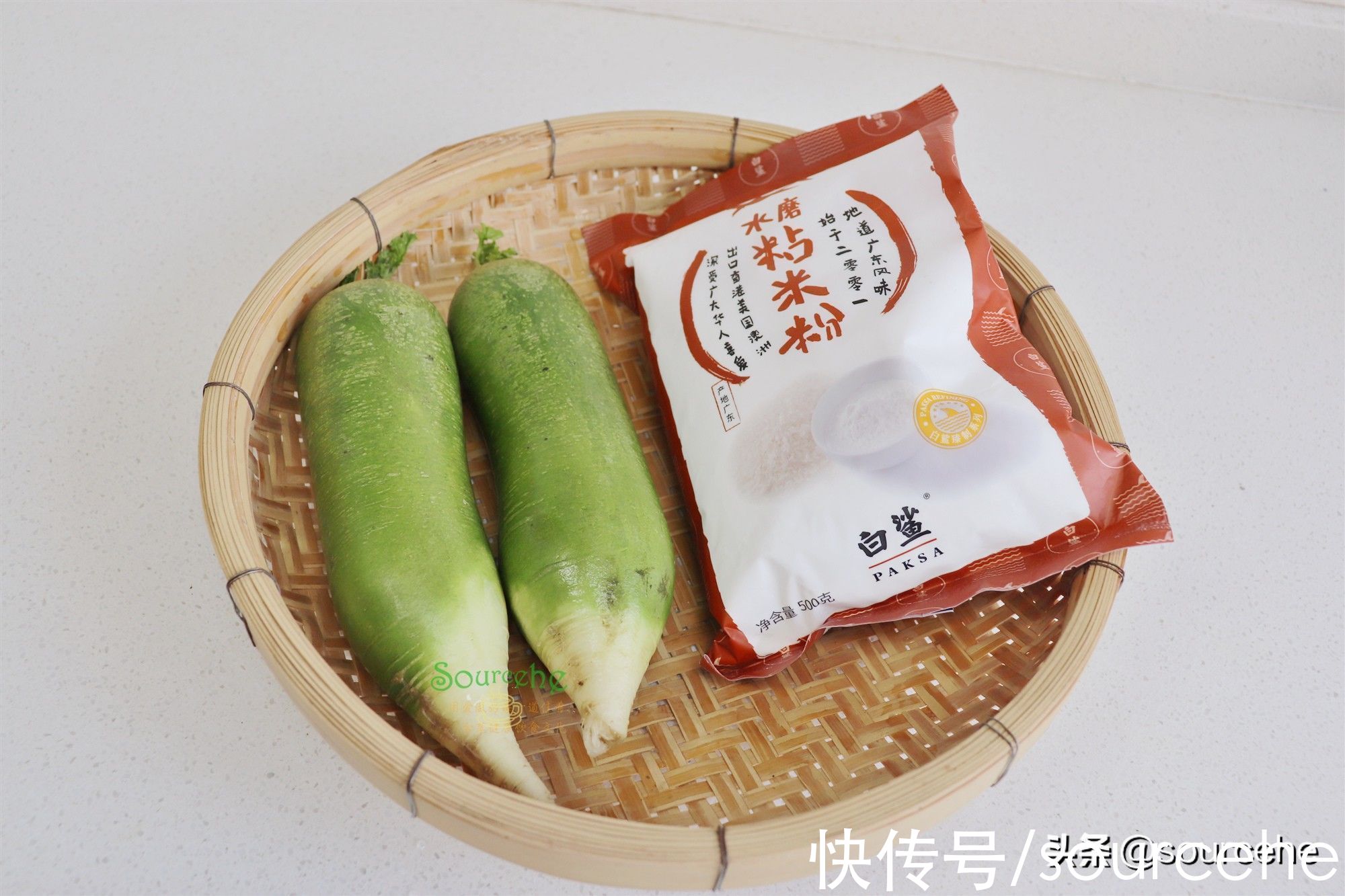 2根萝卜1碗粉，揉搓成小丸子，炸得香喷喷的，一口一个停不下来