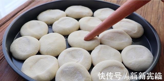 手把手教你做烙馍，烙时不用1滴油，吃的时候才叫香，柔软又筋道