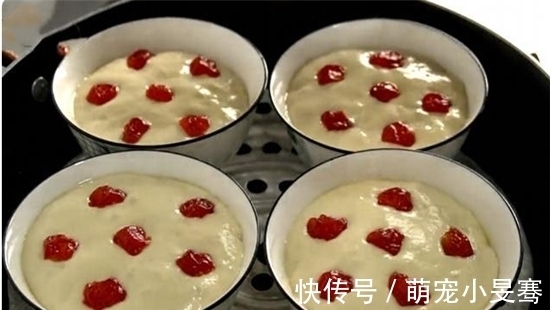 家里有面粉,别再做面包了,这样做比面包还好吃,香甜松软,解馋