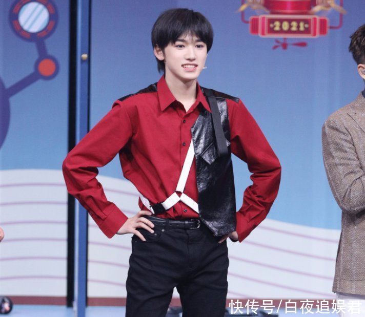 沈腾 宋亚轩加入《王牌6》,与关晓彤互动玩游戏,下意识动作被热议