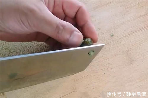 螺丝尾部|今天才知道,菜刀上圆孔,还有3个很棒的隐藏功能,真聪明,学学