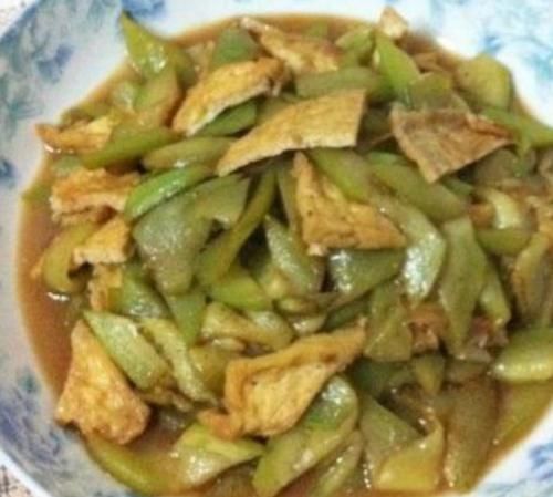 子宫|丝瓜与此物一起炒,女性要多吃,调经养宫,子宫干净了,皮肤更好