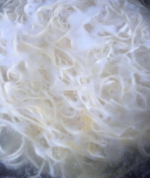 葱油麻酱凉面，好吃方便，劲道十足，一碗下肚，倍感幸福！