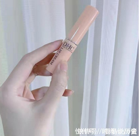 理肤泉|孕期明星榜润唇膏大盘点!理肤泉修复力强,曼秀雷敦孕妇慎用