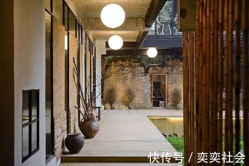 草木|他归隐山林,租了栋800㎡废弃三合院,改造后,却让网友羡慕不已