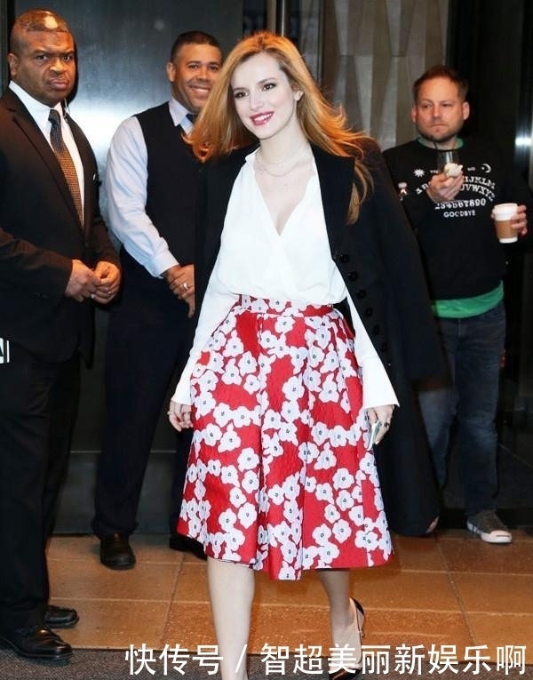 裤子已经过时了!今年流行这3款“碎花裙”,时髦显瘦有气质