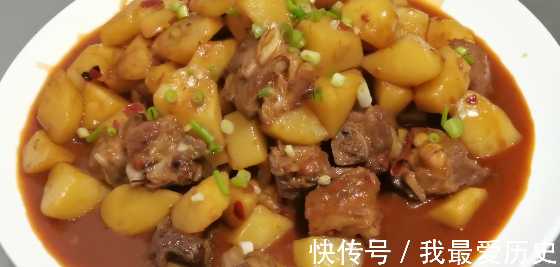 正确做法|土豆烧排骨的正确做法,教你在家做,肉质鲜嫩既健康,下饭又下酒