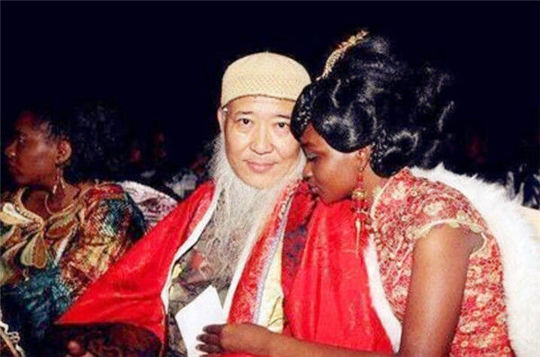 大爷|53岁中国大爷,9年前娶了24岁的非洲姑娘回家,后来怎么样了