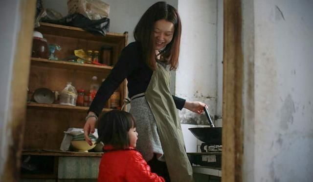 为人父母|3岁女宝误将502滴入眼睛,宝妈临危不乱的做法,获医生夸赞