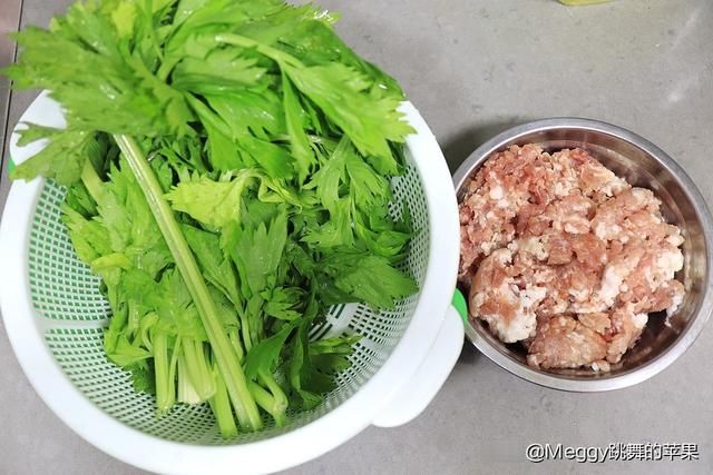 芹菜叶|周末吃顿饺子，用这菜爆汁又抱团，香气十足开胃还不上火