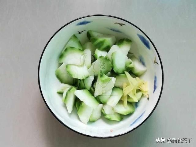 吃了30年丝瓜，这种做法最营养！只要5分钟，鲜味十足可口下饭