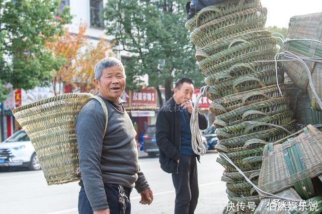 小城|藏在秦岭的陕南小城，常住人口只有7000，街上仅有一辆出租车