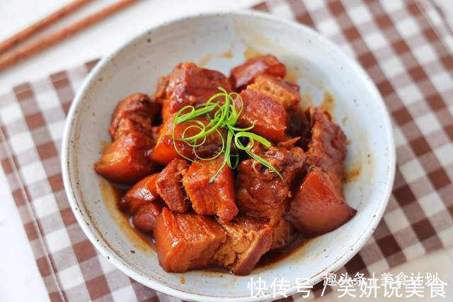 五花肉别红烧了,教你懒人吃法,一碗酱汁就搞定,鲜香入味