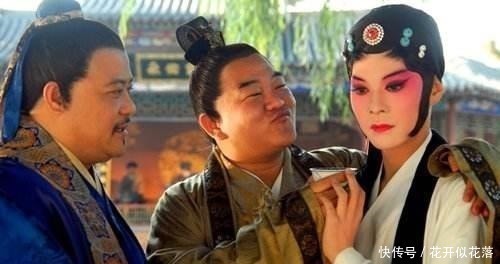 小冷!喝花酒,贾宝玉作诗唱曲,薛蟠只会说“女儿乐,一根棍子往里戳”