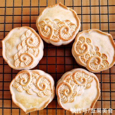 搅拌均匀|好吃到流泪的五仁月饼，连吃三天都不够