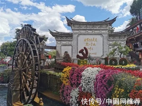 丽江古城景区|女游客穿泳装在丽江古城景区戏水?当事人发文道歉