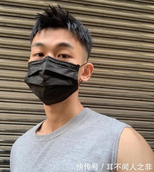 露额|20岁左右男生别留“锅盖头”,剪这5款发型更适合,干净又帅气