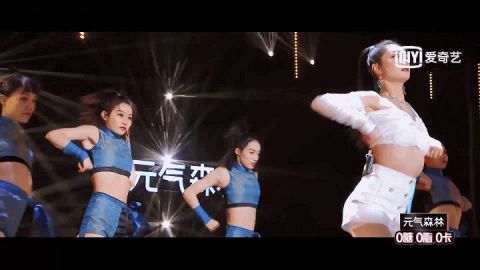 剪刀|“爆裂舞台”首次竞演，刘柏辛Lexie遭犀利点评，吴宣仪竟现场动剪刀！
