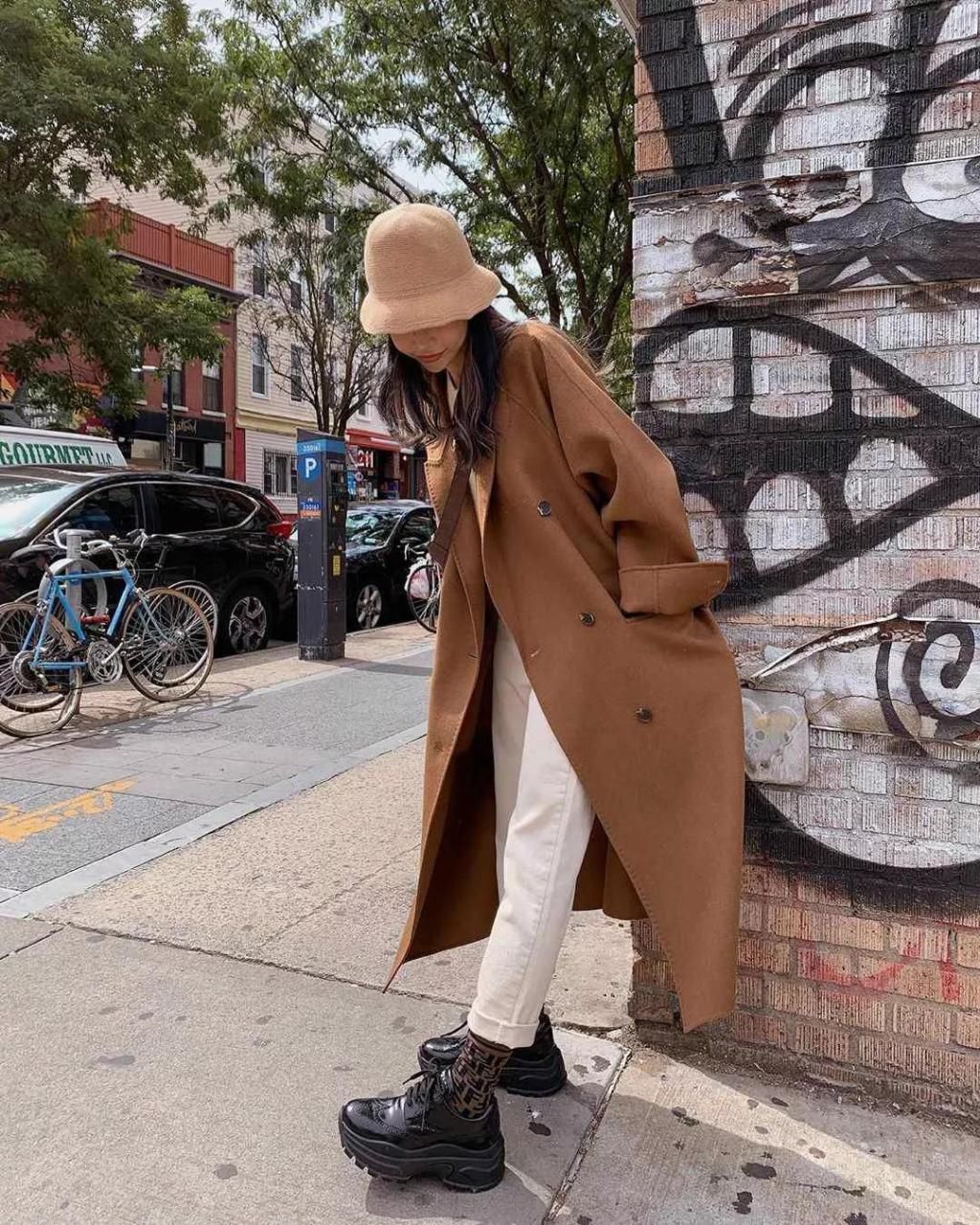  女生|厚外套+阔腿裤、毛衣+半裙、运动鞋 + 贝雷帽 = 精致冬日女生！