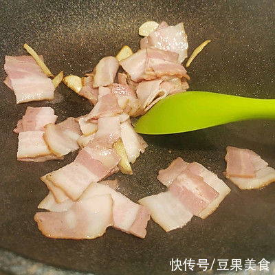 马苏里拉|虾仁培根焗饭这么做特别好吃，吃一周都不会腻