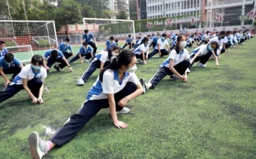 疫情|部分地区疫情加重，幼儿园、中小学或暂停教学，引发家长热议