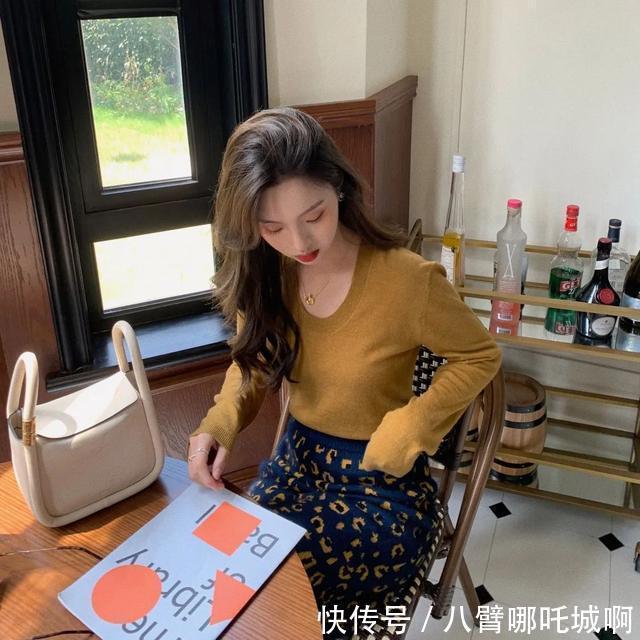 可盐可甜|可盐可甜的早秋搭配,针织衫让你全年美cry!