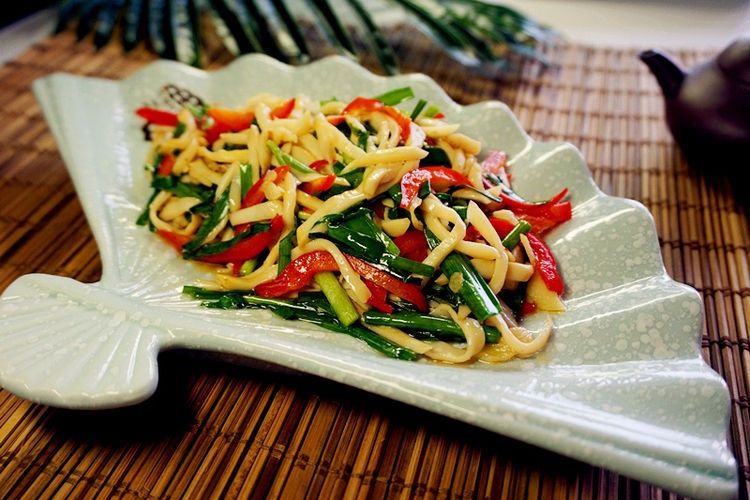 非常实惠的一道素炒三丝，能当主食或下酒菜，还能当盖饭的主菜