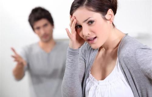 惩罚|孩子犯了错,母亲一顿狂揍,家人怪她下手太重,谁对谁错?