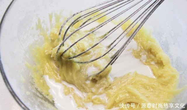 一个平底锅就能搞定的美食——脆皮芝麻蛋卷!