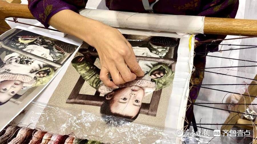 杨家埠|烙画、鲁绣、木版年画……能工巧匠来袭，文旅博览会上秀“非遗”