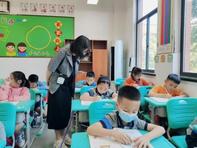 平湖市|开学第一天，浙江平湖市中小学1016个教室装上空调