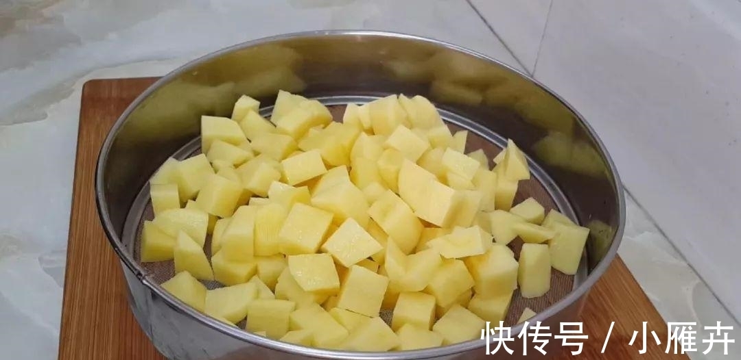 干锅|土豆又出新吃法,教你简单一做,比干锅土豆做法简单,比薯条好吃