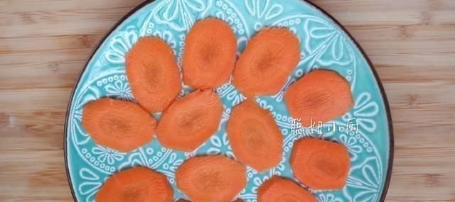 这个蒸菜在我家一周吃三次，可以滋养皮肤，健脾健胃，蒸更健康