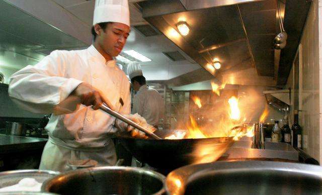 调味料|味精、鸡精和酱油,哪种调味品对身体伤害比较大,大部分人吃错了