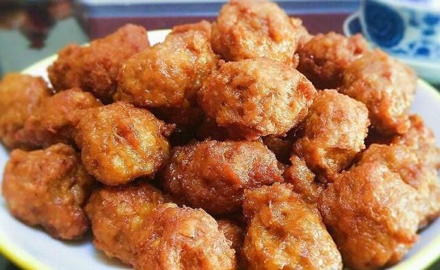 炸肉丸子时，有人用淀粉，用人用面粉，教你正确做法，太香了