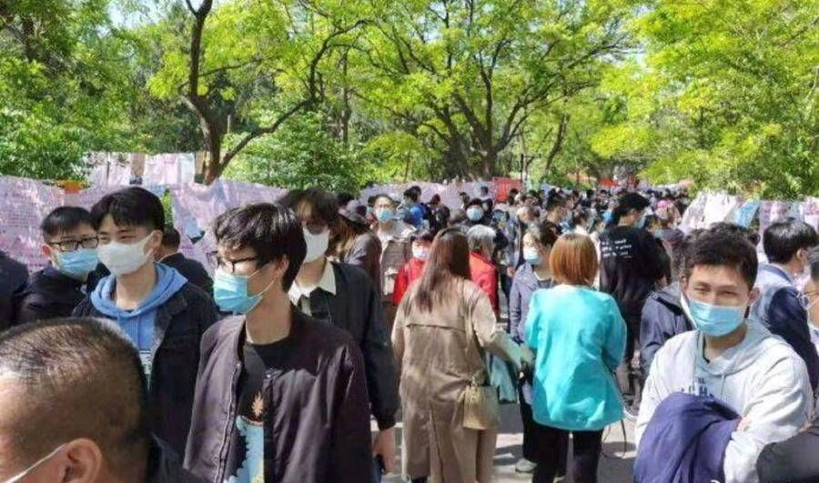 齐鲁壹点！你和脱单的距离，就是你到千佛山相亲大会的距离！还等什么快来吧