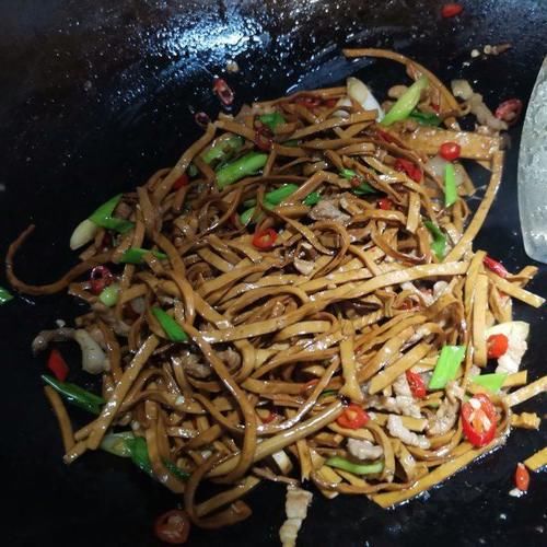 肉絲韭菜炒豆腐絲,簡單美味的家常菜,超級下飯