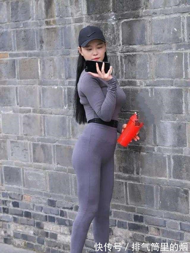 女神 明亮耀眼的打底裤穿出优雅高级感，展现满满的女神气质，活力四射！