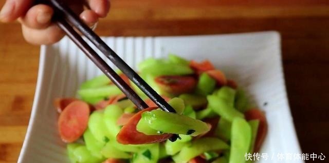 黄瓜自从学会这样做,我家都不买肉了,简单下饭,比吃肉还过瘾!