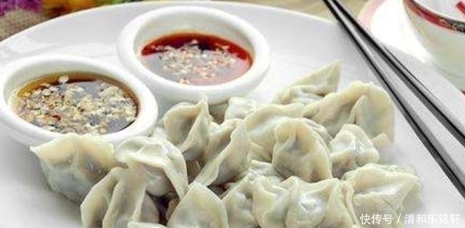 老板|调饺子馅,放香油还是食用油饺子馆大厨都不对,放它香味四溢