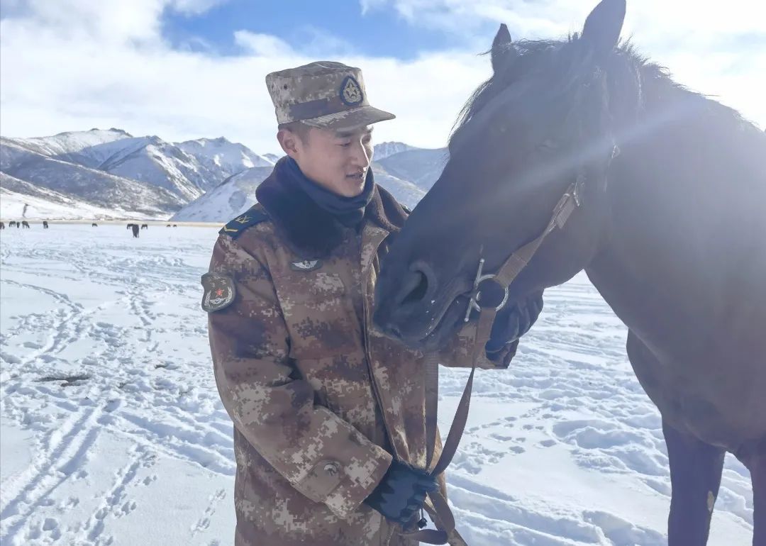 人来自|-38℃，骑马的兵哥哥真帅！