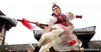 苏烈暗箭射死伍天锡,此将大怒一枪把他刺透,至此结下三代冤仇!