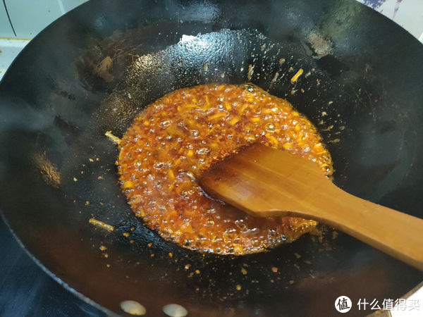 香菇酱不用买了，在家就能做，酱香浓郁无添加，拌米拌饭都合适