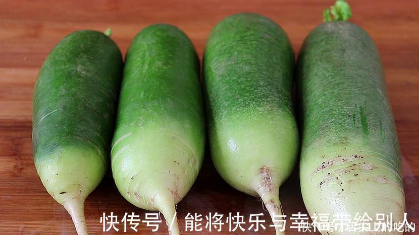 萝卜最好吃做法,不用炒不凉拌,一次3斤不够吃,给红烧肉也不换
