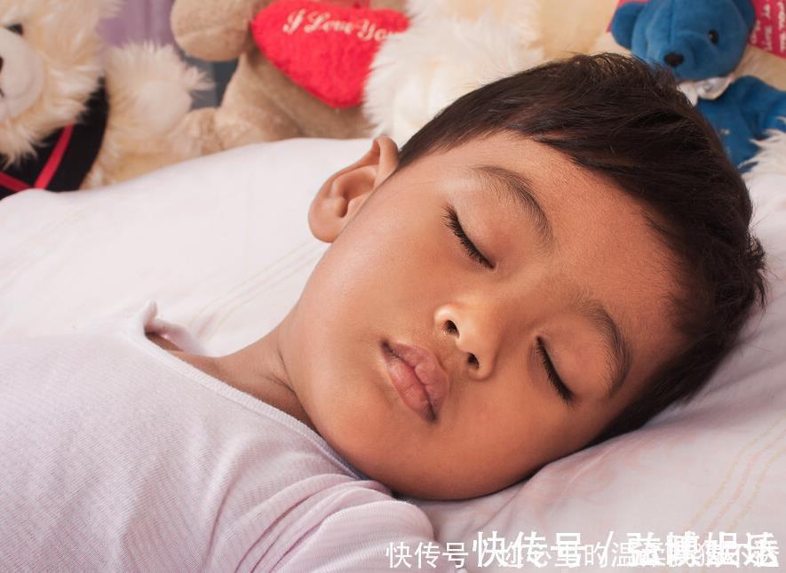 脾胃|7岁男童积食不长个,提醒各位家长3类“毒晚餐”别再喂孩子