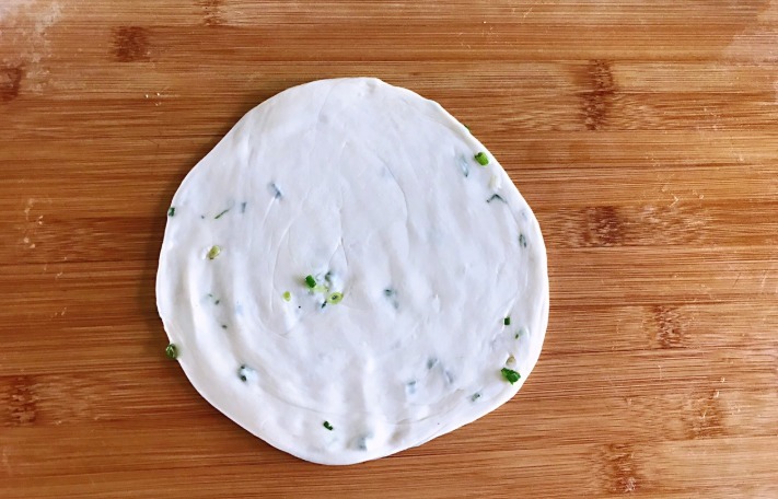 葱油饼最地道的做法，外皮酥掉渣又多层，步骤简单详细易上手