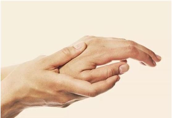 芦笋液|身上这3处发麻,多是脑梗塞的前兆,麻痹大意者,当心脑梗来袭