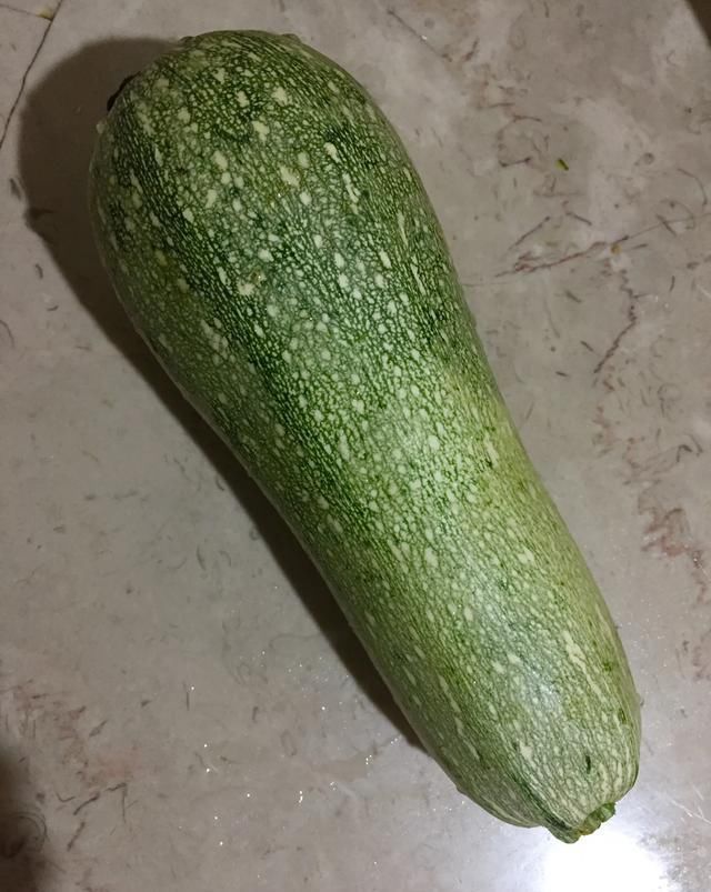 适合|东北特产的大西葫芦,特别适合做“冰花锅贴”几天做一次还吃不够